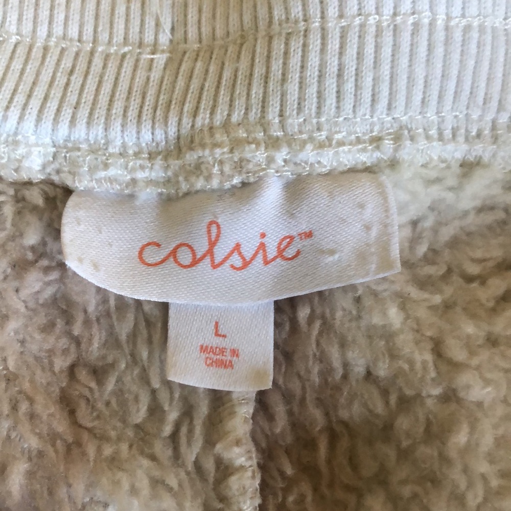 Fuzzy Cozy Shorts - Picture 3 of 4